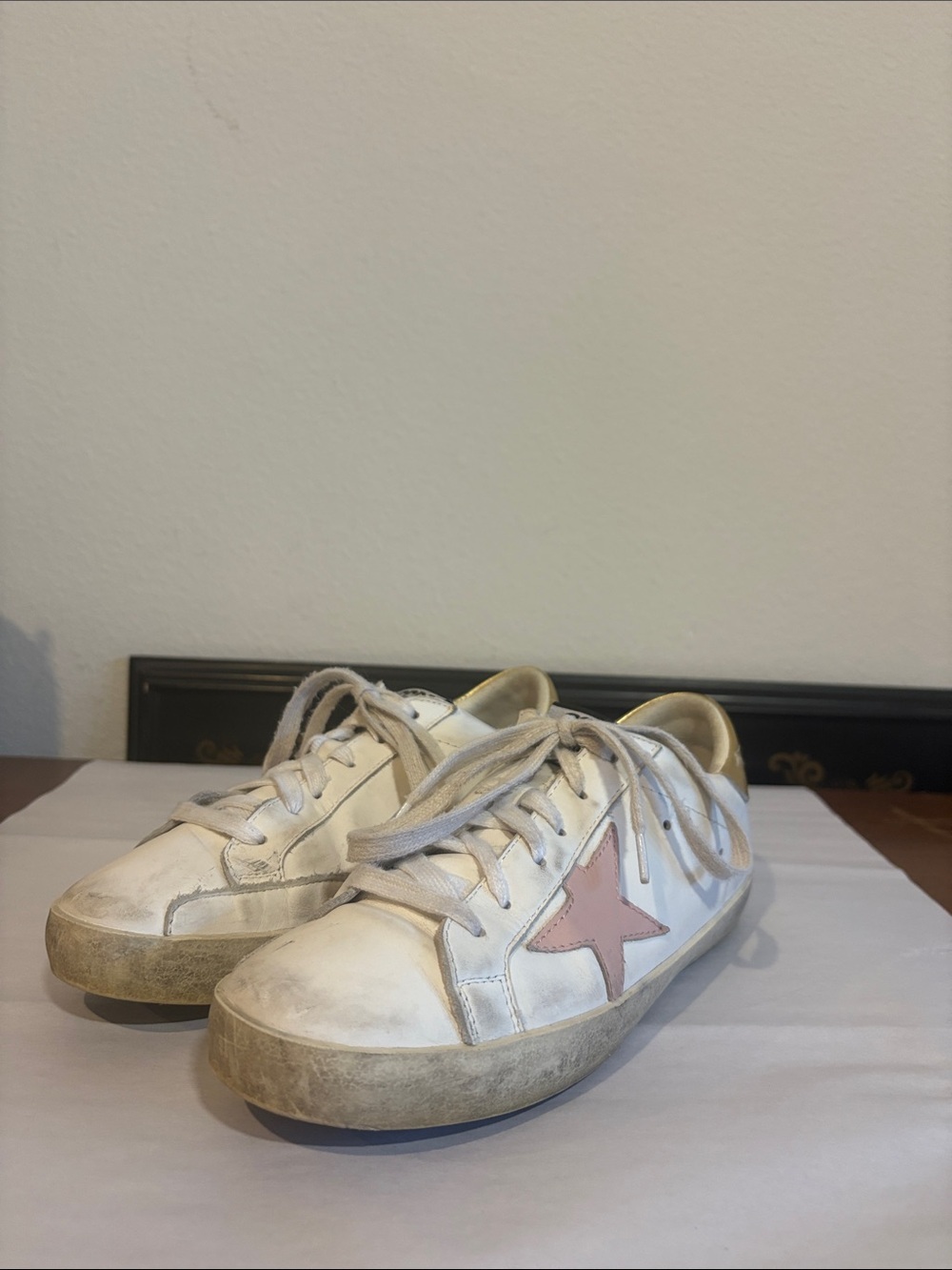 White Golden Goose Sneakers with Pink And Gold - Picture 4 of 5